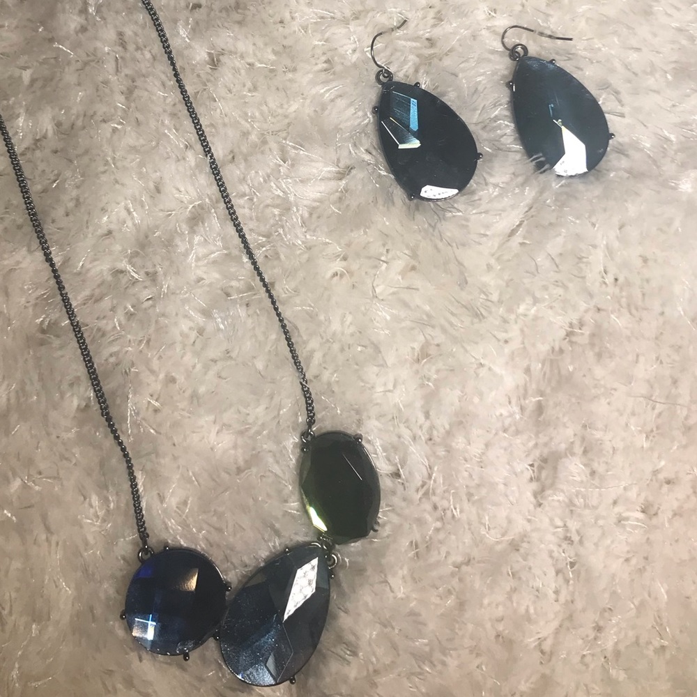 Blue and green necklace earrings set